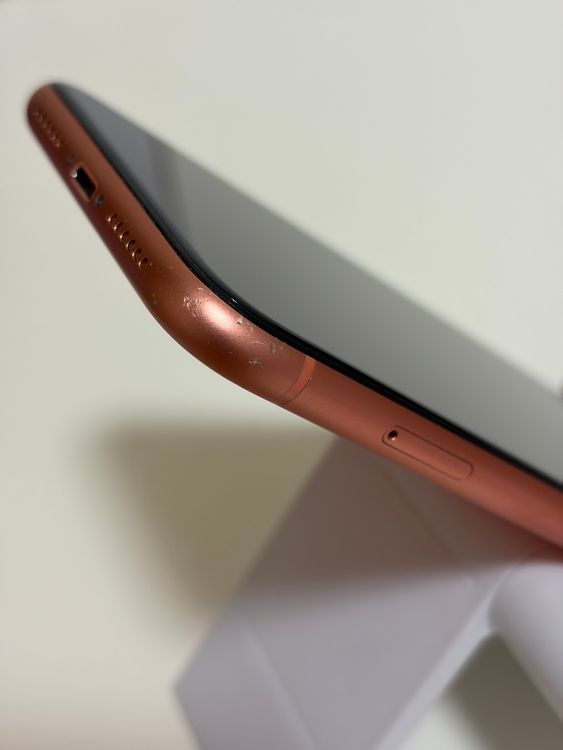 ���Хåƥ꡼83% SIM�ե꡼ iPhoneXR 128GB �������
