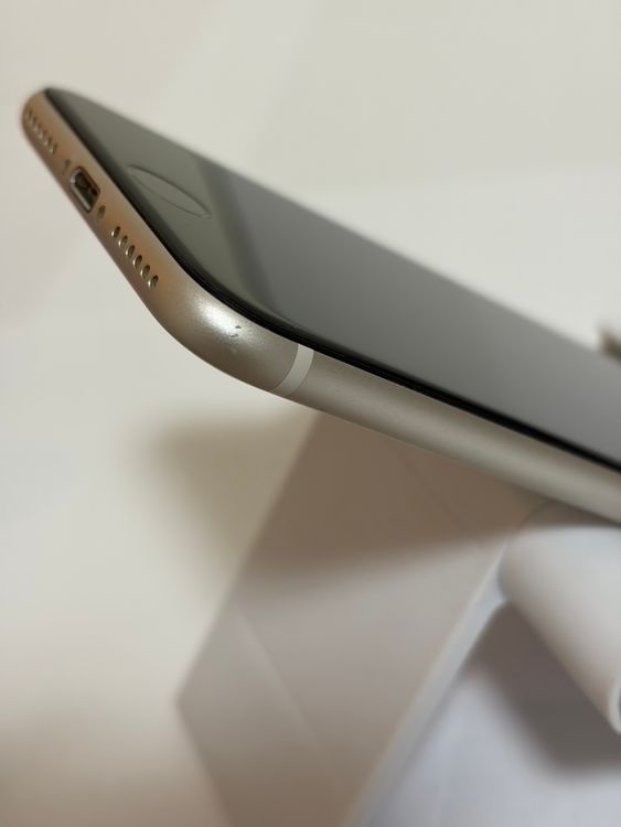 ���Хåƥ꡼84% SIM�ե꡼ iPhoneSE ��3���� 64GB �������饤��