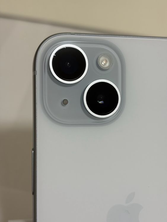 ���Хåƥ꡼83% SIM�ե꡼ iPhone15 128GB �֥롼