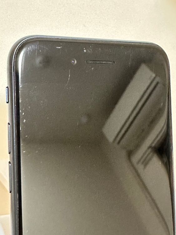 ���Хåƥ꡼91% SIM�ե꡼ iPhoneSE ��3���� 128GB �ߥåɥʥ���