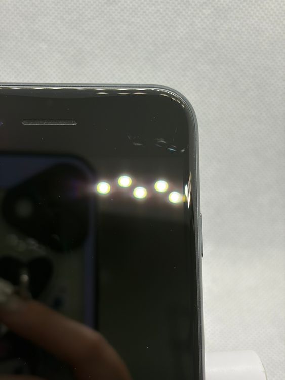 ��SIM�ե꡼ iPhoneSE ��3���� 128GB �ߥåɥʥ��� �Хåƥ꡼80%