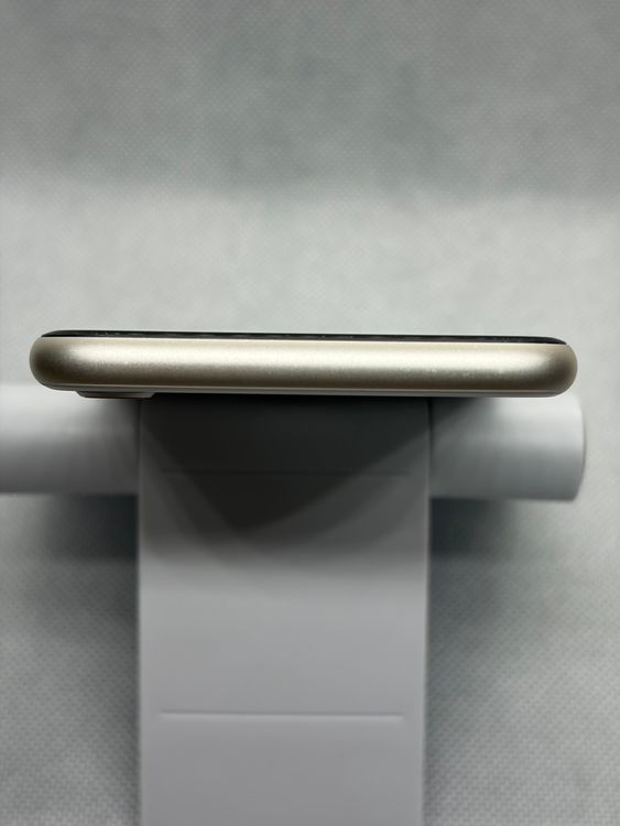 ���Хåƥ꡼86% Ķ���� SIM�ե꡼ iPhoneSE ��3���� 64GB �������饤��