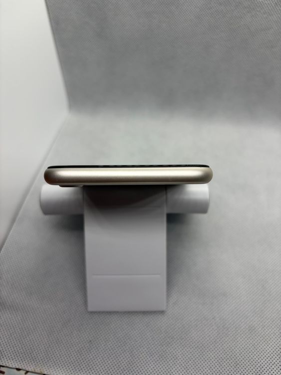 ���ϥԥͥ��ͥå� SIM�ե꡼ iPhoneSE ��3���� 64GB �������饤�� �Хåƥ꡼95%