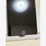 ���Хåƥ꡼89% SIM�ե꡼ iPhoneSE ��3���� 128GB �ߥåɥʥ���