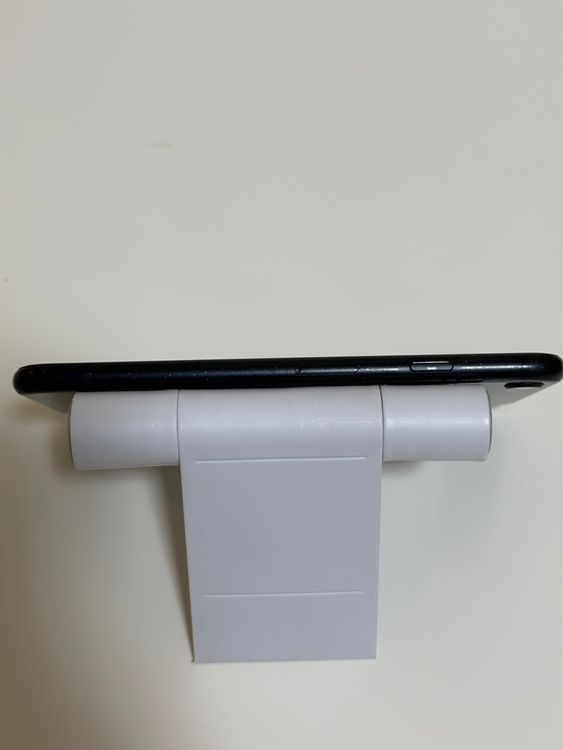 ��SIM�ե꡼ iPhoneSE ��2���� 64GB �֥�å�