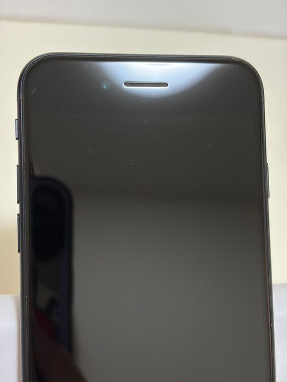 ���Хåƥ꡼89% SIM�ե꡼ iPhoneSE ��3���� 128GB �ߥåɥʥ���