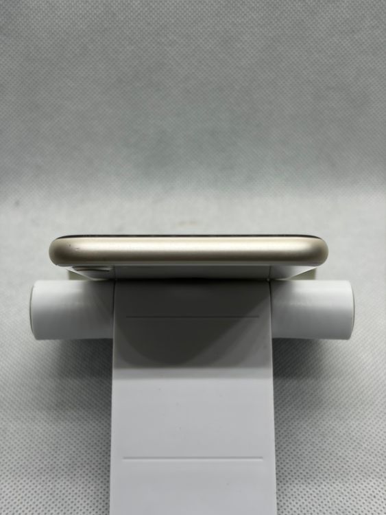 ������ SIM�ե꡼ iPhoneSE ��3���� 64GB �������饤��