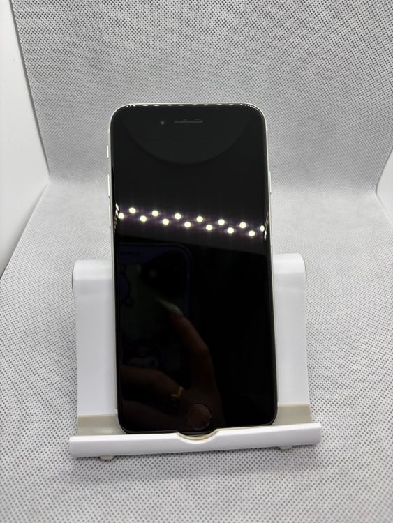 ���Хåƥ꡼93% SIM�ե꡼ iPhoneSE ��2���� 128GB �ۥ磻��