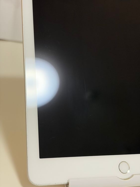 ���Хåƥ꡼84% SIM�ե꡼ iPad ��6���� 32GB ����С�