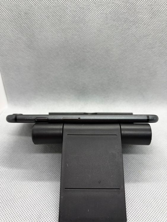 ���ϥԥͥ��ͥå� SIM�ե꡼ iPhone8 64GB ���졼 �Хåƥ꡼84%