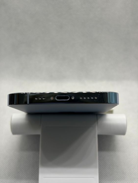 ���Хåƥ꡼89% SIM�ե꡼ iPhone13Pro 256GB ������֥롼