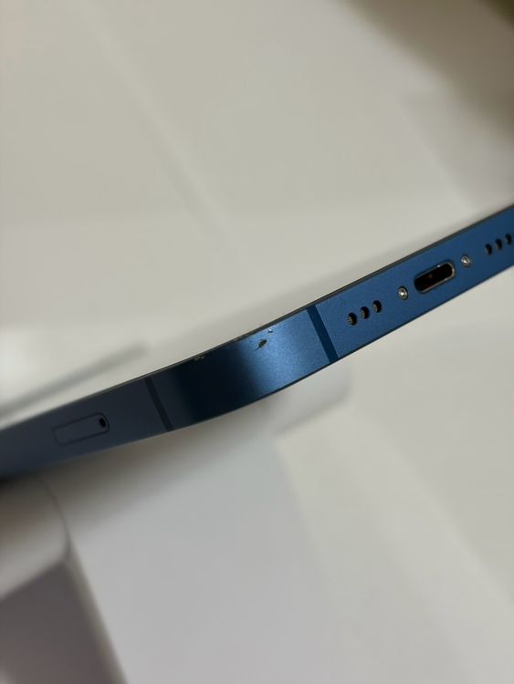 ���Хåƥ꡼85% SIM�ե꡼ iPhone13 256GB �֥롼