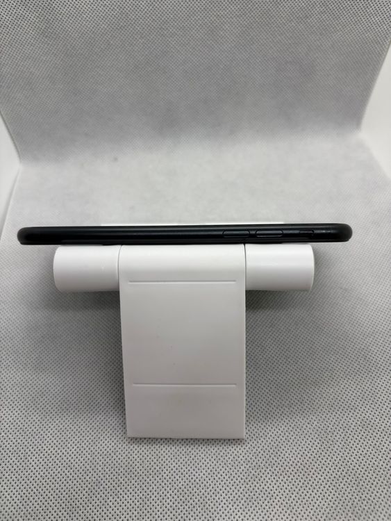 ���ϥԥͥ��ͥå� SIM�ե꡼ iPhoneSE ��3���� 64GB �ߥåɥʥ��� �Хåƥ꡼84%