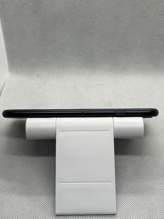 ���Хåƥ꡼87% Ķ���� SIM�ե꡼ iPhoneSE ��3���� 64GB �ߥåɥʥ���