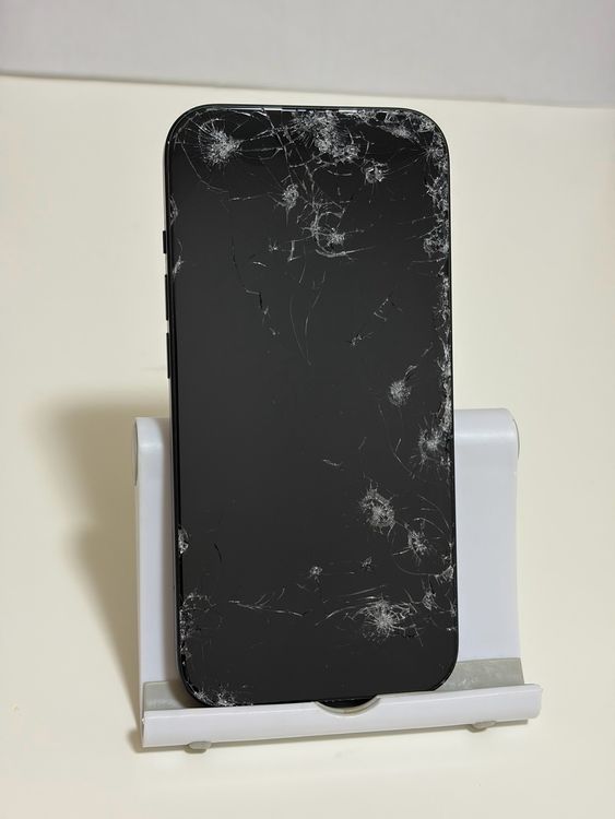 ���Хåƥ꡼88% SIM�ե꡼ iPhone15 128GB �֥�å�