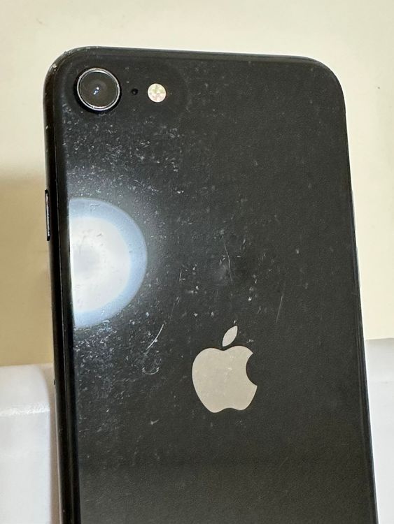���Хåƥ꡼83% SIM�ե꡼ iPhoneSE ��2���� 64GB �֥�å�