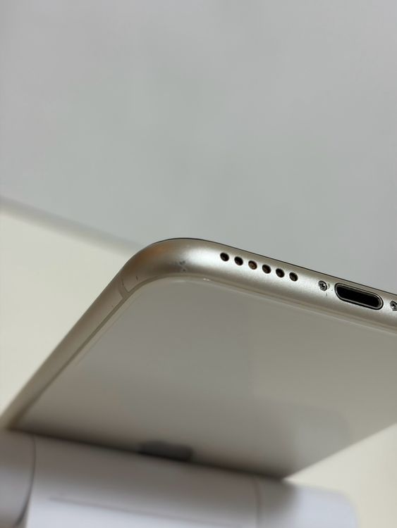 ���Хåƥ꡼94% SIM�ե꡼ iPhoneSE ��3���� 64GB �������饤��