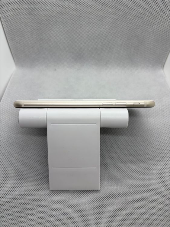 ���ϥԥͥ��ͥå� SIM�ե꡼ iPhoneSE ��3���� 64GB �������饤�� �Хåƥ꡼83%