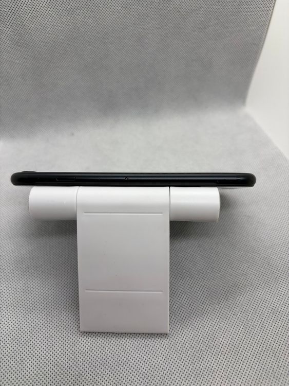 ���ϥԥͥ��ͥå� SIM�ե꡼ iPhoneSE ��3���� 64GB �ߥåɥʥ��� �Хåƥ꡼84%