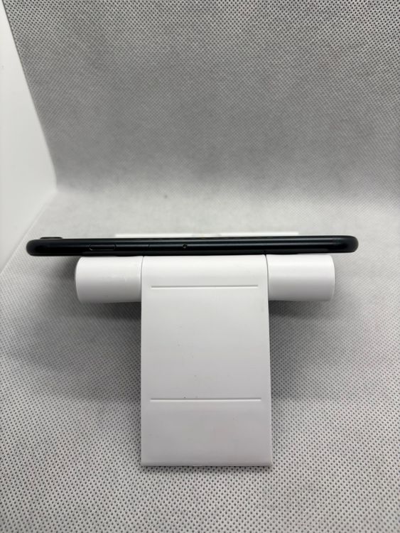 ���Хåƥ꡼97% ���� SIM�ե꡼ iPhoneSE ��3���� 128GB �ߥåɥʥ���