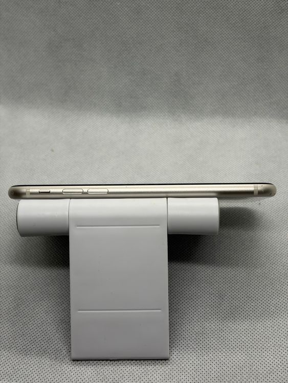 ���Хåƥ꡼85% SIM�ե꡼ iPhoneSE ��3���� 64GB �������饤��