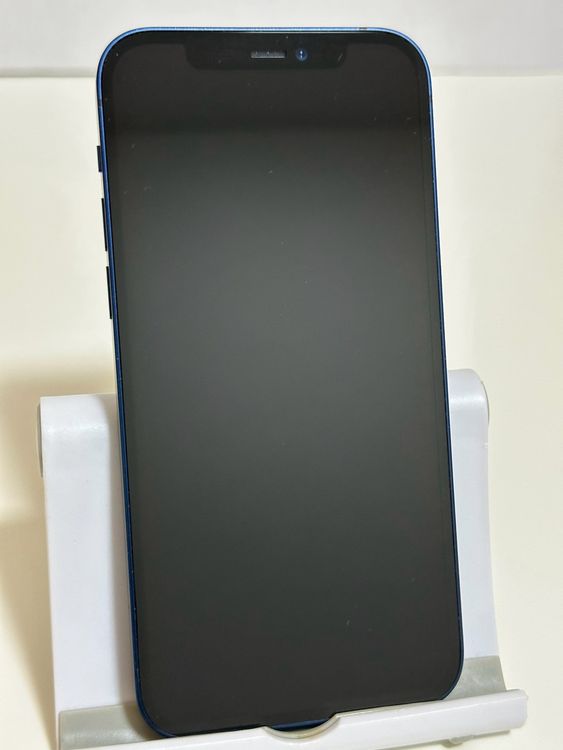 ���Хåƥ꡼81% SIM�ե꡼ iPhone12 64GB �֥롼