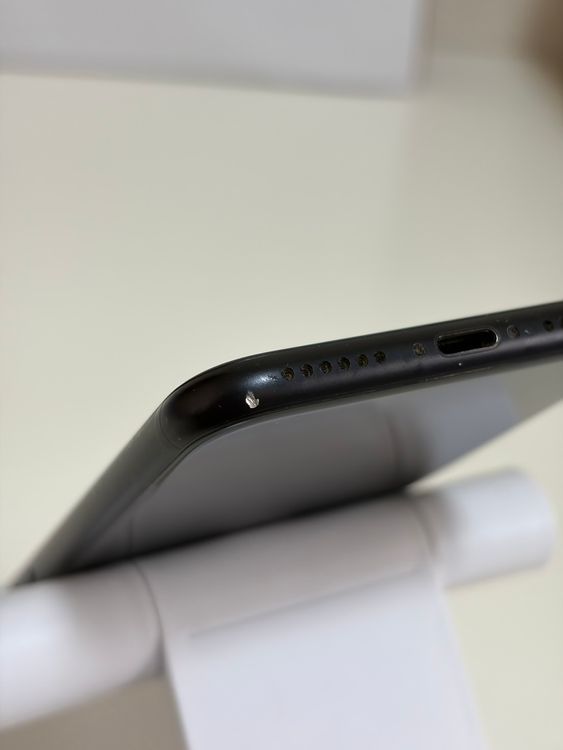 ���Хåƥ꡼85% SIM�ե꡼ iPhoneSE ��2���� 64GB �֥�å�