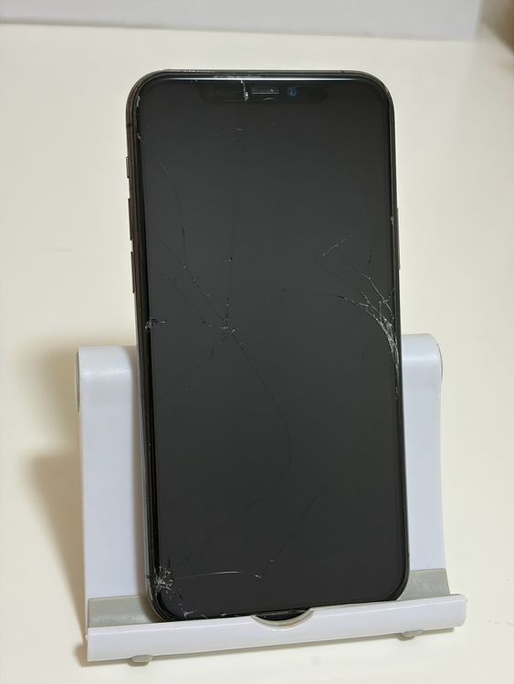 ���Хåƥ꡼82% SIM�ե꡼ iPhone11Pro 64GB ���ڡ������졼