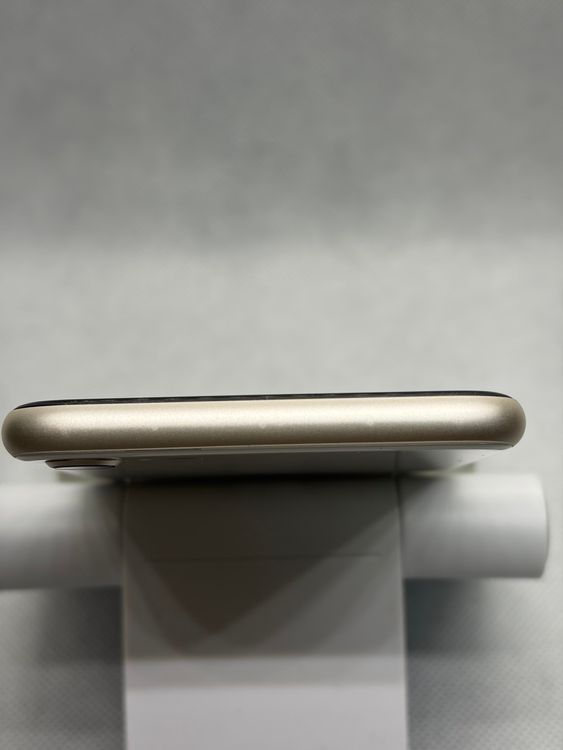 ���Хåƥ꡼89% Ķ���� SIM�ե꡼ iPhoneSE ��3���� 128GB �������饤��