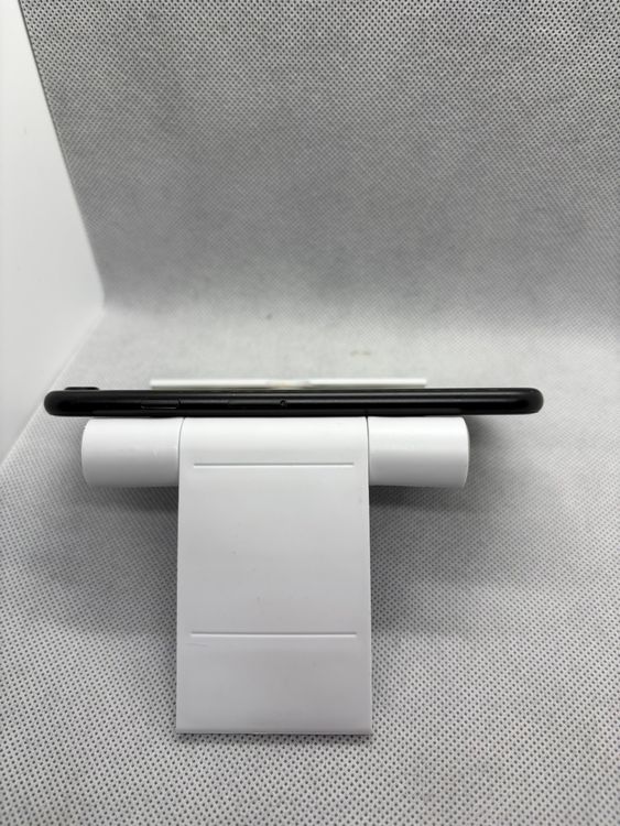 ���ϥԥͥ� ���� SIM�ե꡼ iPhoneSE ��2���� 64GB �֥�å� �Хåƥ꡼83%