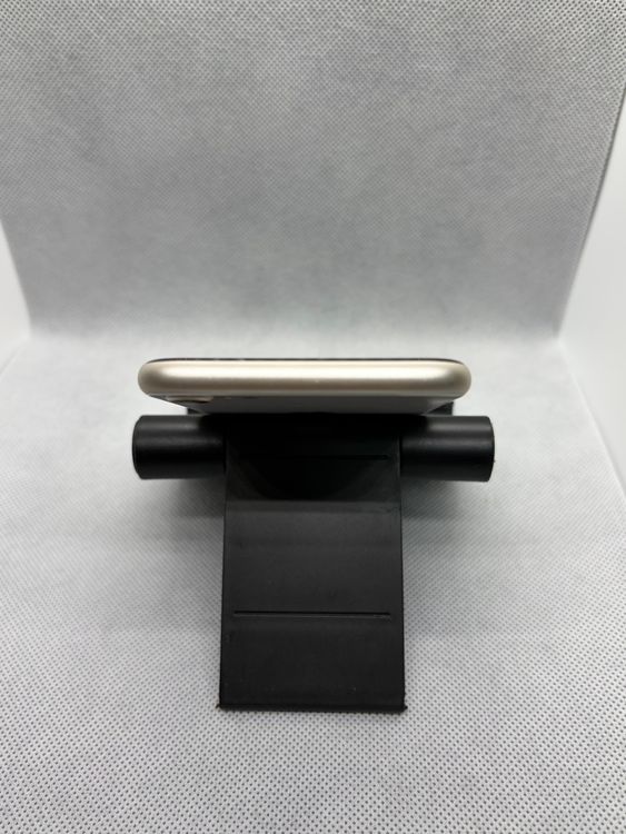 ���ϥԥͥ� SIM�ե꡼ iPhoneSE ��3���� 128GB �������饤�� �Хåƥ꡼83%