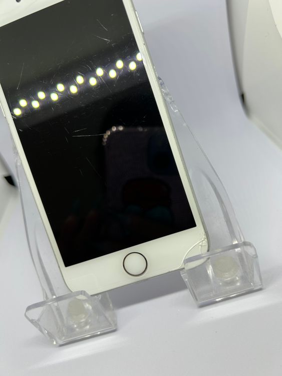 ��SIM�ե꡼ iPhone8  64GB ����С� �Хåƥ꡼81%