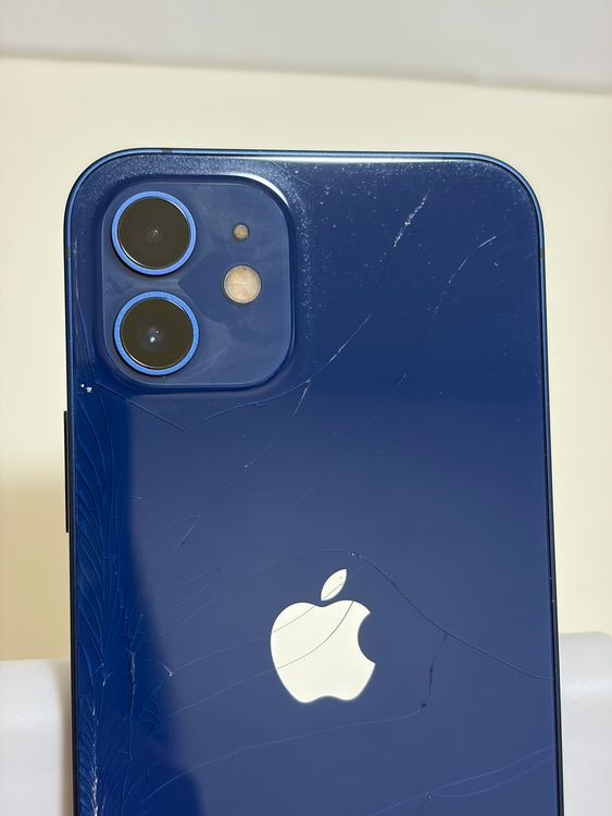 ���Хåƥ꡼85% SIM�ե꡼ iPhone12 64GB �֥롼