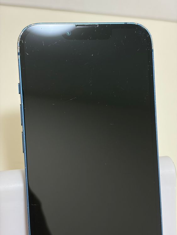 ���Хåƥ꡼86% SIM�ե꡼ iPhone13 128GB �֥롼