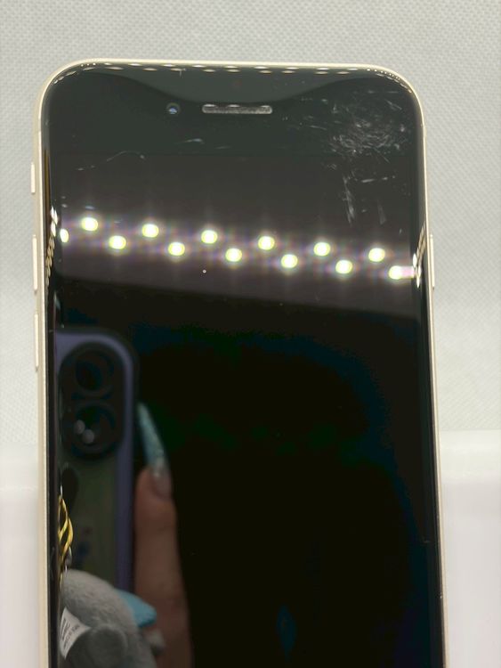 ��SIM�ե꡼ iPhoneSE ��3���� 64GB �������饤��