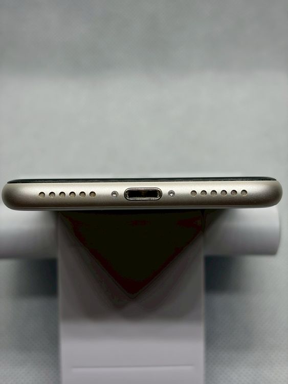 ���Хåƥ꡼87% Ķ���� SIM�ե꡼ iPhoneSE ��3���� 64GB �������饤��