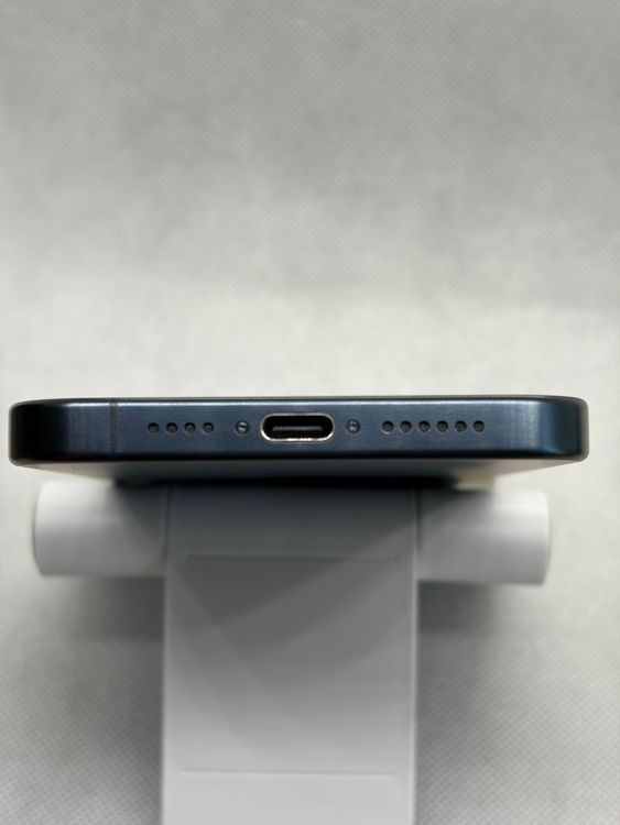 ���Хåƥ꡼88% SIM�ե꡼ iPhone15ProMax 256GB �֥롼