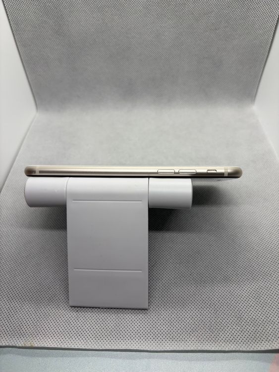 ���ϥԥͥ��ͥå� SIM�ե꡼ iPhoneSE ��3���� 64GB �������饤�� �Хåƥ꡼86%