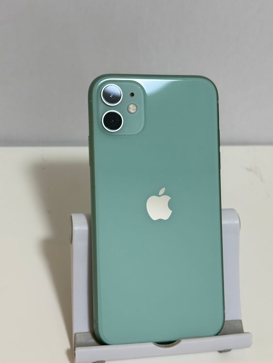 ���Хåƥ꡼83% SIM�ե꡼ iPhone11 128GB ���꡼��