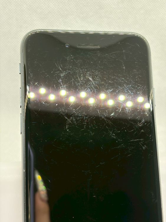 ���Хåƥ꡼84% SIM�ե꡼ iPhoneSE ��3���� 256GB �ߥåɥʥ���