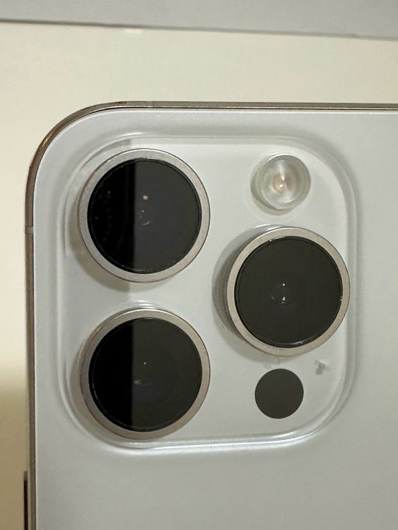 ���Хåƥ꡼90% SIM�ե꡼ iPhone15Pro 256GB �ۥ磻�ȥ����˥���