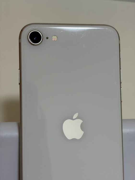 ���Хåƥ꡼84% SIM�ե꡼ iPhoneSE ��3���� 256GB �������饤��