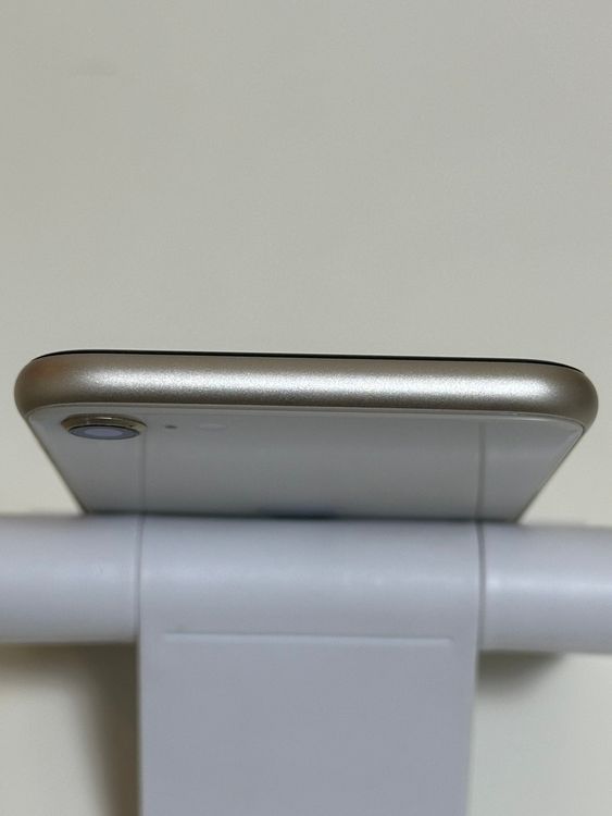 ��SIM�ե꡼ iPhoneSE ��3���� 64GB �������饤��