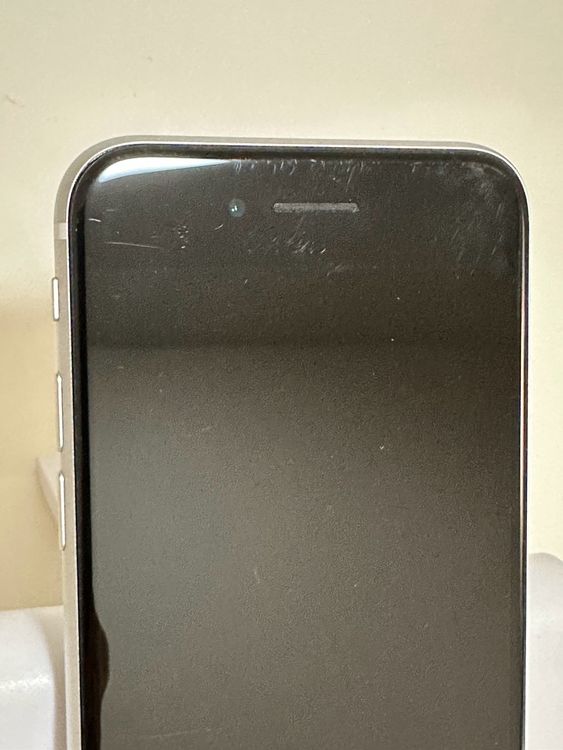 ���Хåƥ꡼80% SIM�ե꡼ iPhoneSE ��2���� 64GB �ۥ磻��