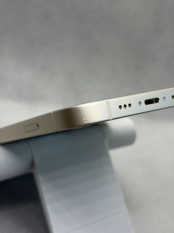 ���Хåƥ꡼100% ���� SIM�ե꡼ iPhone14 128GB �������饤��