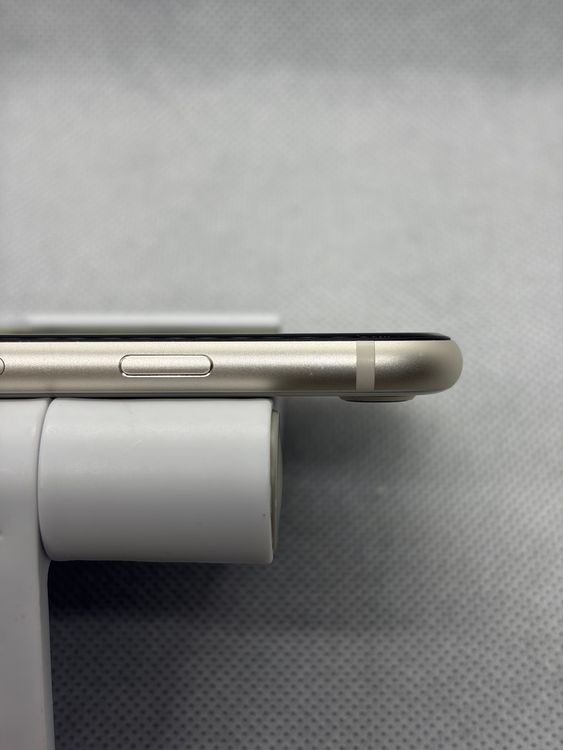���Хåƥ꡼82% SIM�ե꡼ iPhoneSE ��3���� 64GB �������饤��