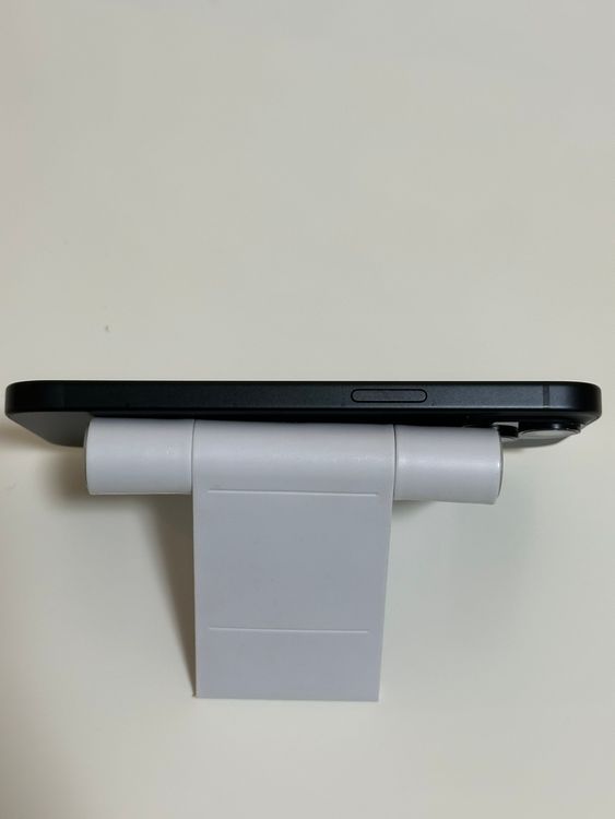 ���Хåƥ꡼81% SIM�ե꡼ iPhone15 128GB �֥�å�