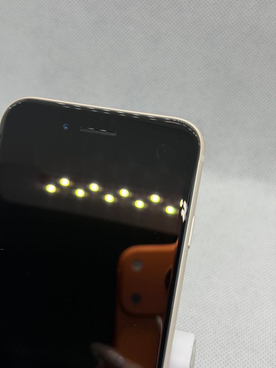 ������ SIM�ե꡼ iPhoneSE ��3���� 64GB �������饤��