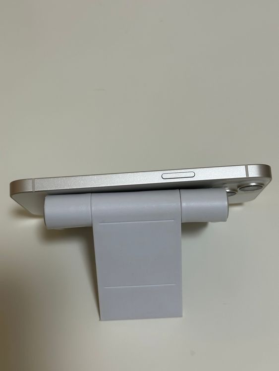 ���Хåƥ꡼84% SIM�ե꡼ iPhone14 128GB �������饤��