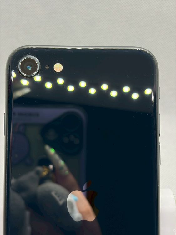 ���Хåƥ꡼90% Ķ���� SIM�ե꡼ iPhoneSE ��3���� 128GB �ߥåɥʥ���